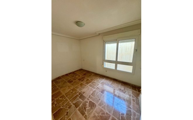 Herverkoop - Appartement -
Torrevieja - Centro