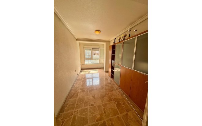 Herverkoop - Appartement -
Torrevieja - Centro