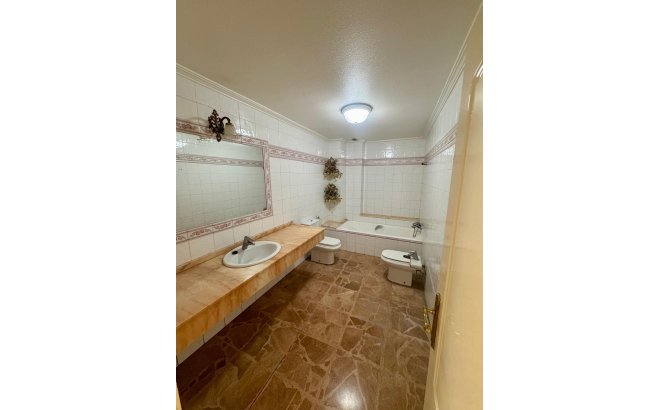 Herverkoop - Appartement -
Torrevieja - Centro