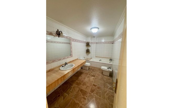 Herverkoop - Appartement -
Torrevieja - Centro