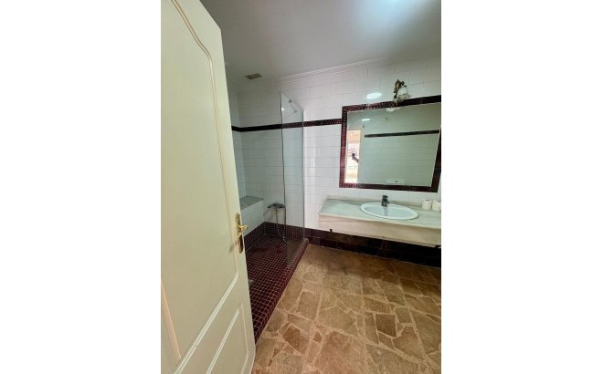 Herverkoop - Appartement -
Torrevieja - Centro