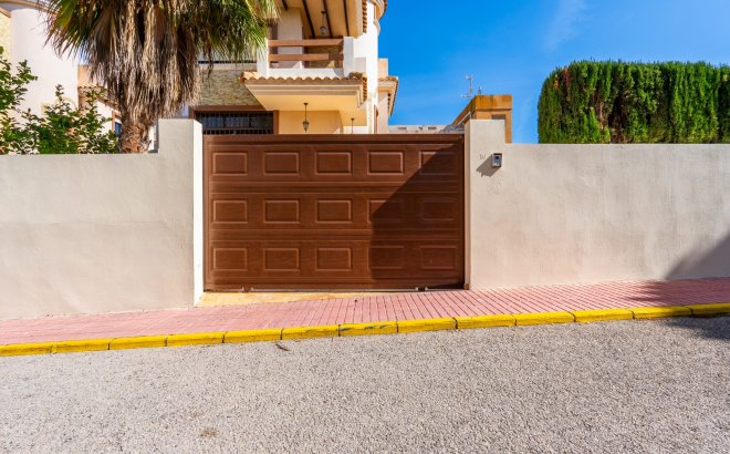Resale - Villa -
Orihuela Costa - Costa Blanca