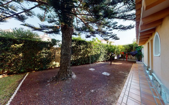 Revente - Villa -
Orihuela Costa - Costa Blanca