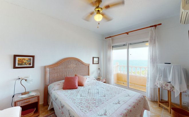 Revente - Villa -
Orihuela Costa - Costa Blanca