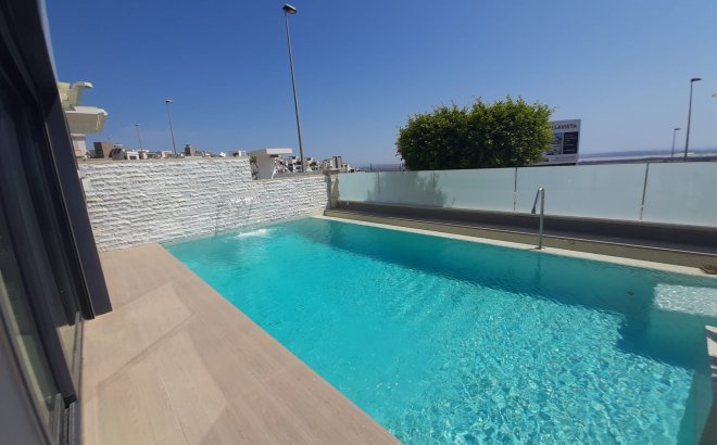 Revente - Villa -
San Miguel de Salinas - Inland