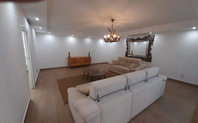 Revente - Villa -
San Miguel de Salinas - Inland