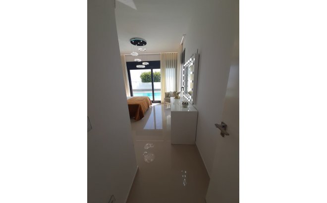 Revente - Villa -
San Miguel de Salinas - Inland