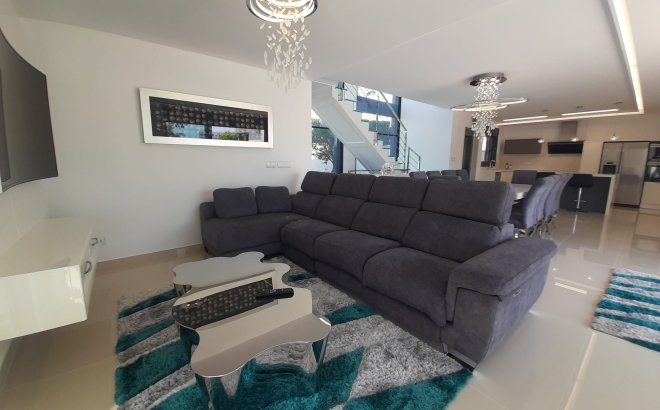 Revente - Villa -
San Miguel de Salinas - Inland