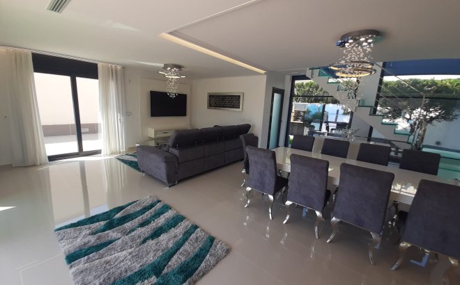 Revente - Villa -
San Miguel de Salinas - Inland