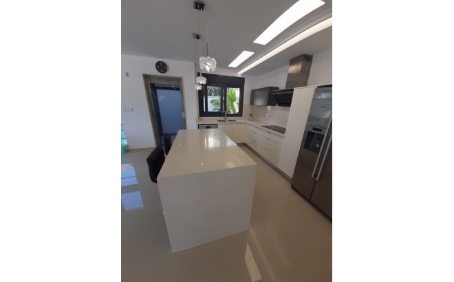 Revente - Villa -
San Miguel de Salinas - Inland