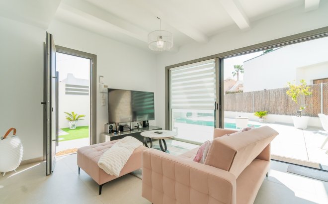 Herverkoop - Villa -
Orihuela Costa - Costa Blanca