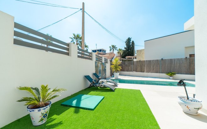 Herverkoop - Villa -
Orihuela Costa - Costa Blanca