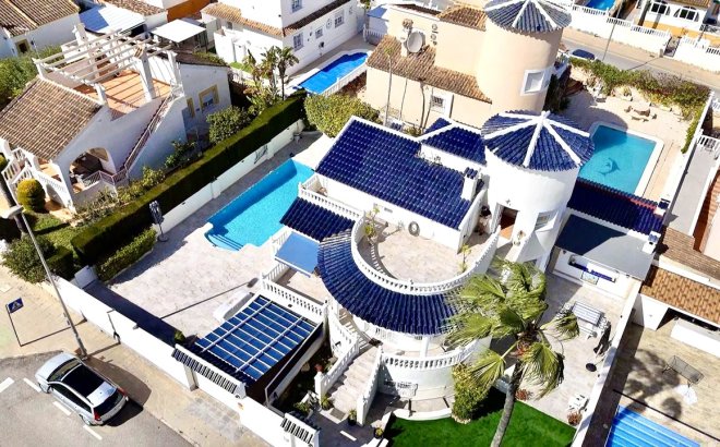 Resale - Villa -
Pinar de Campoverde - Inland