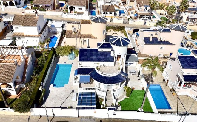 Resale - Villa -
Pinar de Campoverde - Inland