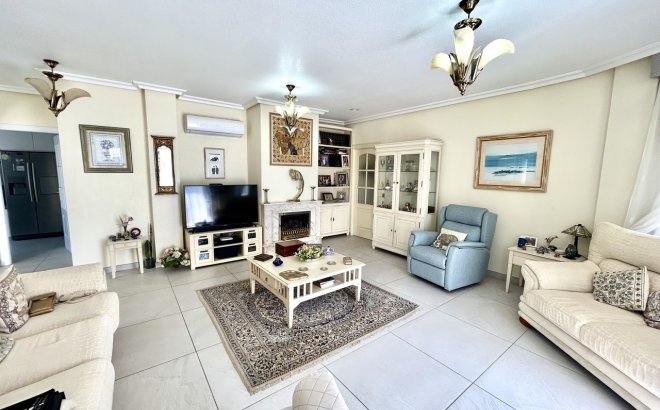 Resale - Villa -
Pinar de Campoverde - Inland