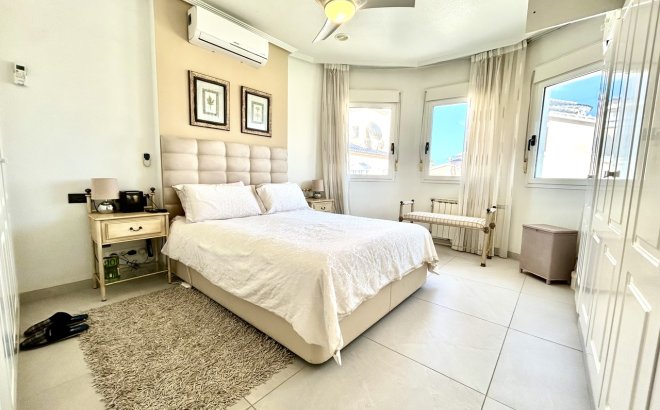 Resale - Villa -
Pinar de Campoverde - Inland