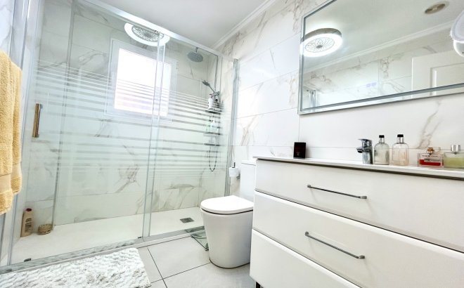 Resale - Villa -
Pinar de Campoverde - Inland