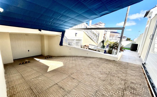 Resale - Villa -
Pinar de Campoverde - Inland