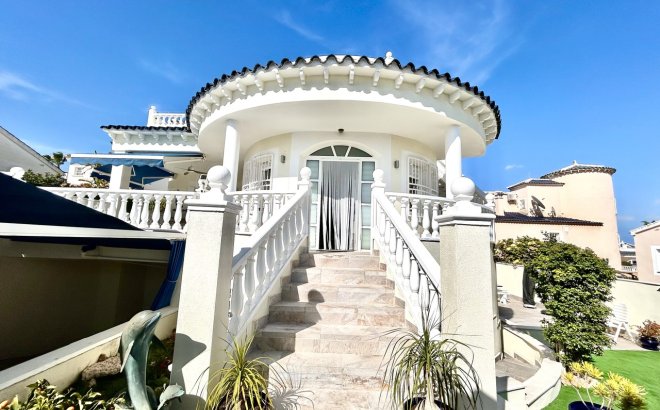 Resale - Villa -
Pinar de Campoverde - Inland