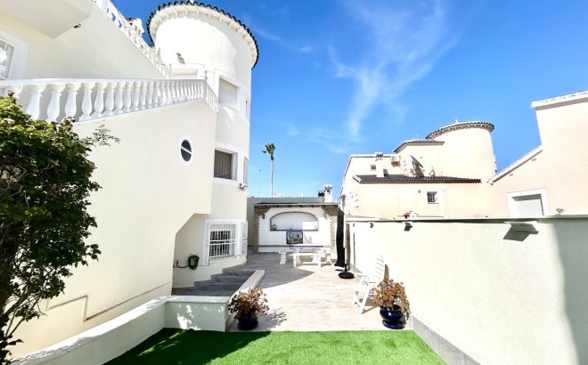 Resale - Villa -
Pinar de Campoverde - Inland