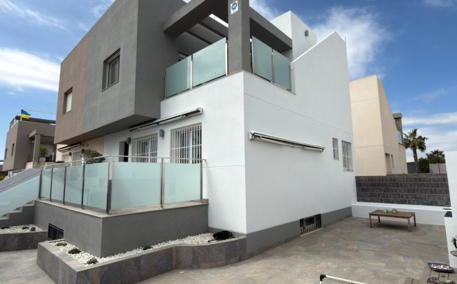 Resale - Villa -
Torrevieja - Costa Blanca