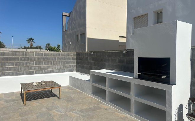 Resale - Villa -
Torrevieja - Costa Blanca