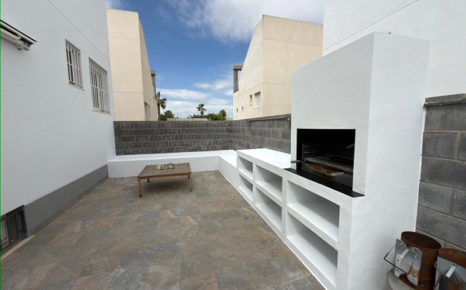 Resale - Villa -
Torrevieja - Costa Blanca