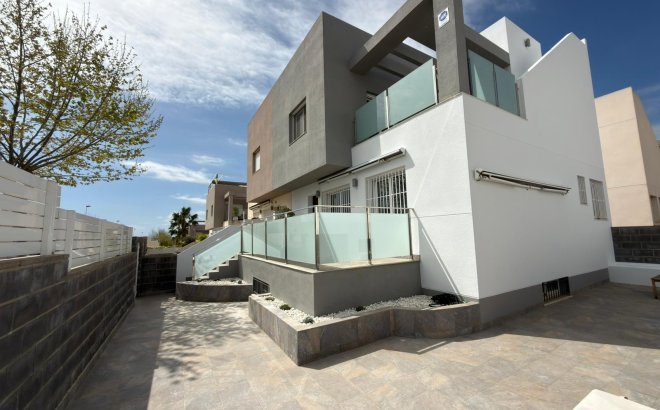 Resale - Villa -
Torrevieja - Costa Blanca