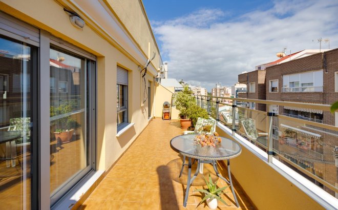 Resale - Penthouse -
Torrevieja - Centro