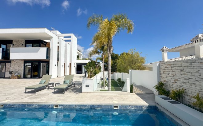 Revente - Villa -
Orihuela Costa - Costa Blanca