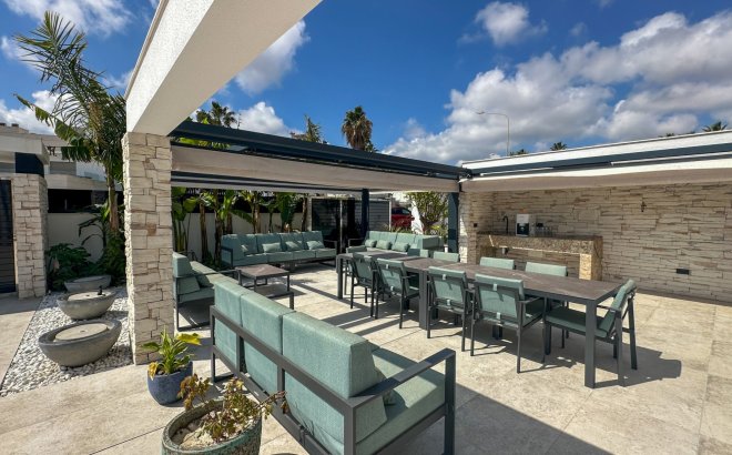 Revente - Villa -
Orihuela Costa - Costa Blanca