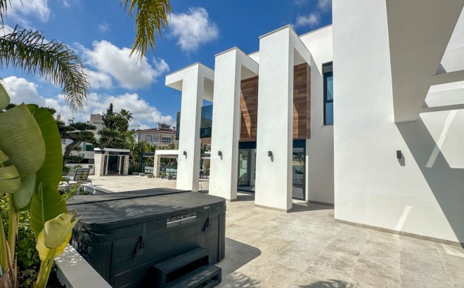 Revente - Villa -
Orihuela Costa - Costa Blanca