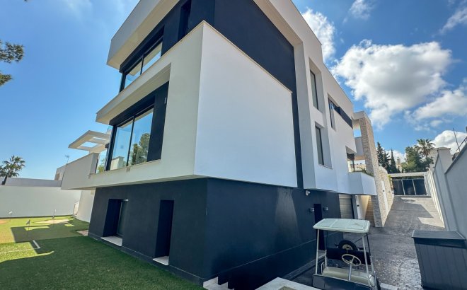 Revente - Villa -
Orihuela Costa - Costa Blanca