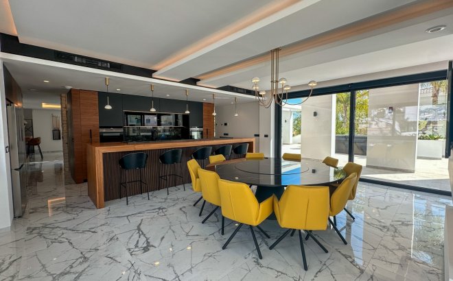 Revente - Villa -
Orihuela Costa - Costa Blanca