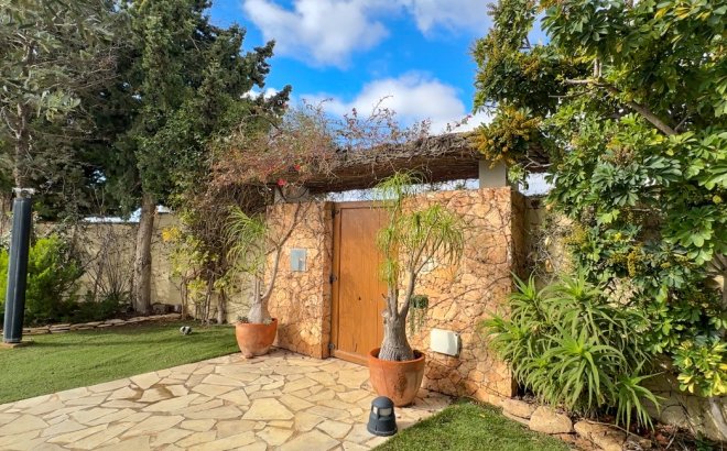 Resale - Villa -
Dehesa de Campoamor - Costa Blanca