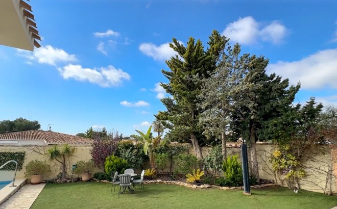 Resale - Villa -
Dehesa de Campoamor - Costa Blanca