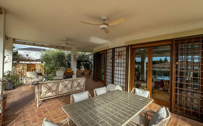 Resale - Villa -
Dehesa de Campoamor - Costa Blanca