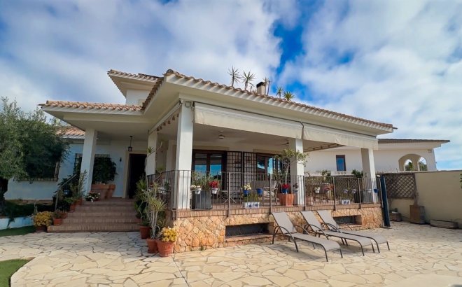 Resale - Villa -
Dehesa de Campoamor - Costa Blanca