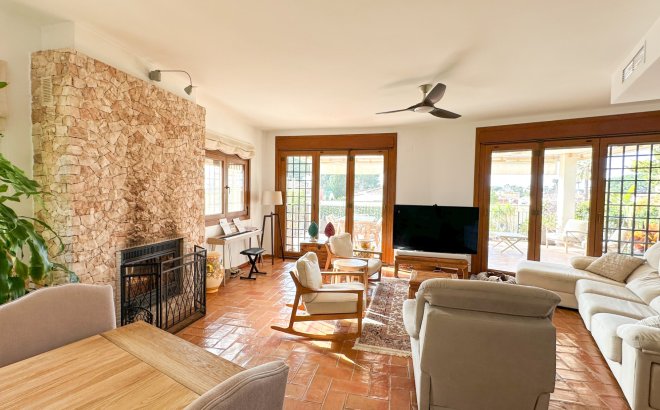 Resale - Villa -
Dehesa de Campoamor - Costa Blanca