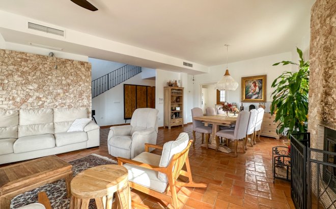 Resale - Villa -
Dehesa de Campoamor - Costa Blanca