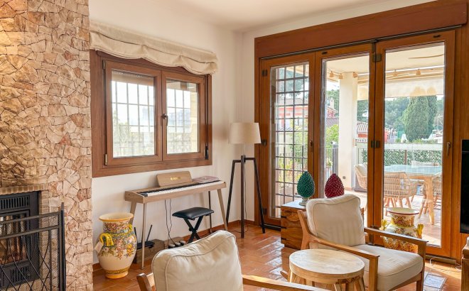 Resale - Villa -
Dehesa de Campoamor - Costa Blanca