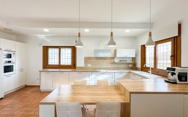 Resale - Villa -
Dehesa de Campoamor - Costa Blanca