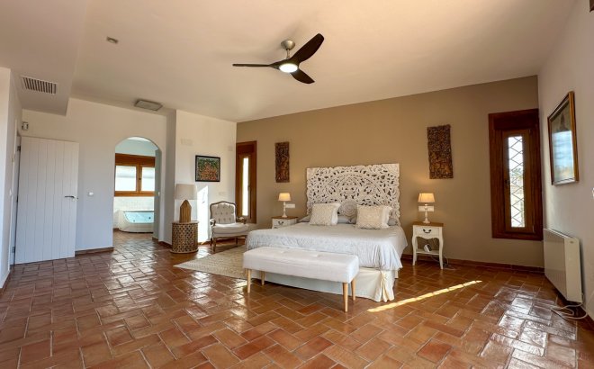 Resale - Villa -
Dehesa de Campoamor - Costa Blanca