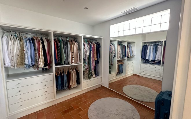 Resale - Villa -
Dehesa de Campoamor - Costa Blanca