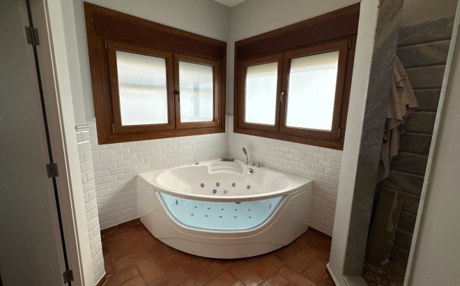 Resale - Villa -
Dehesa de Campoamor - Costa Blanca