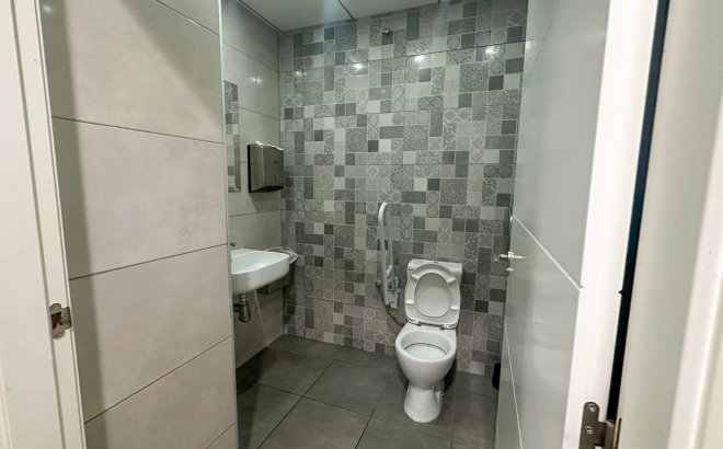 Resale - Commercial -
Torrevieja - Costa Blanca