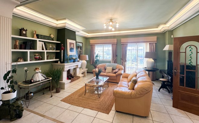 Revente - Villa -
La Mata - Costa Blanca