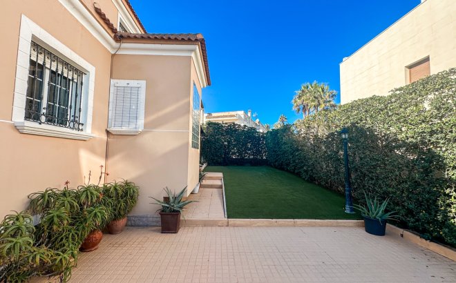 Revente - Villa -
La Mata - Costa Blanca