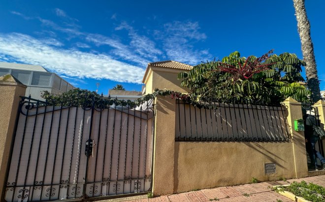 Resale - Town House -
Torrevieja - Costa Blanca