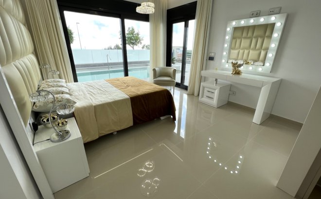 Herverkoop - Villa -
San Miguel de Salinas - Inland